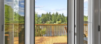 Relax on the lake in Gig Harbor