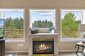 Interior - Relax on the lake in Gig Harbor (Gig Harbor)
