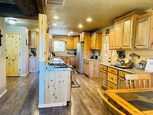 Mountain Home Paradise Fish, Hike, ATV or Relax, Great for Large families