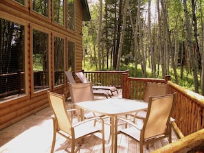 Enjoy your BBQ dinner while listening to the sound of the quaking aspens...