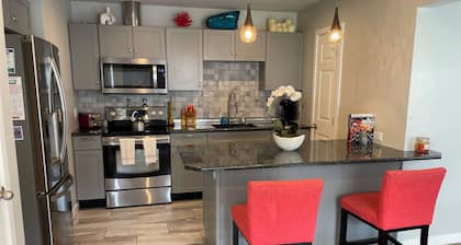 Perfection, Renovated Throughout - great in-town location sleeps 6