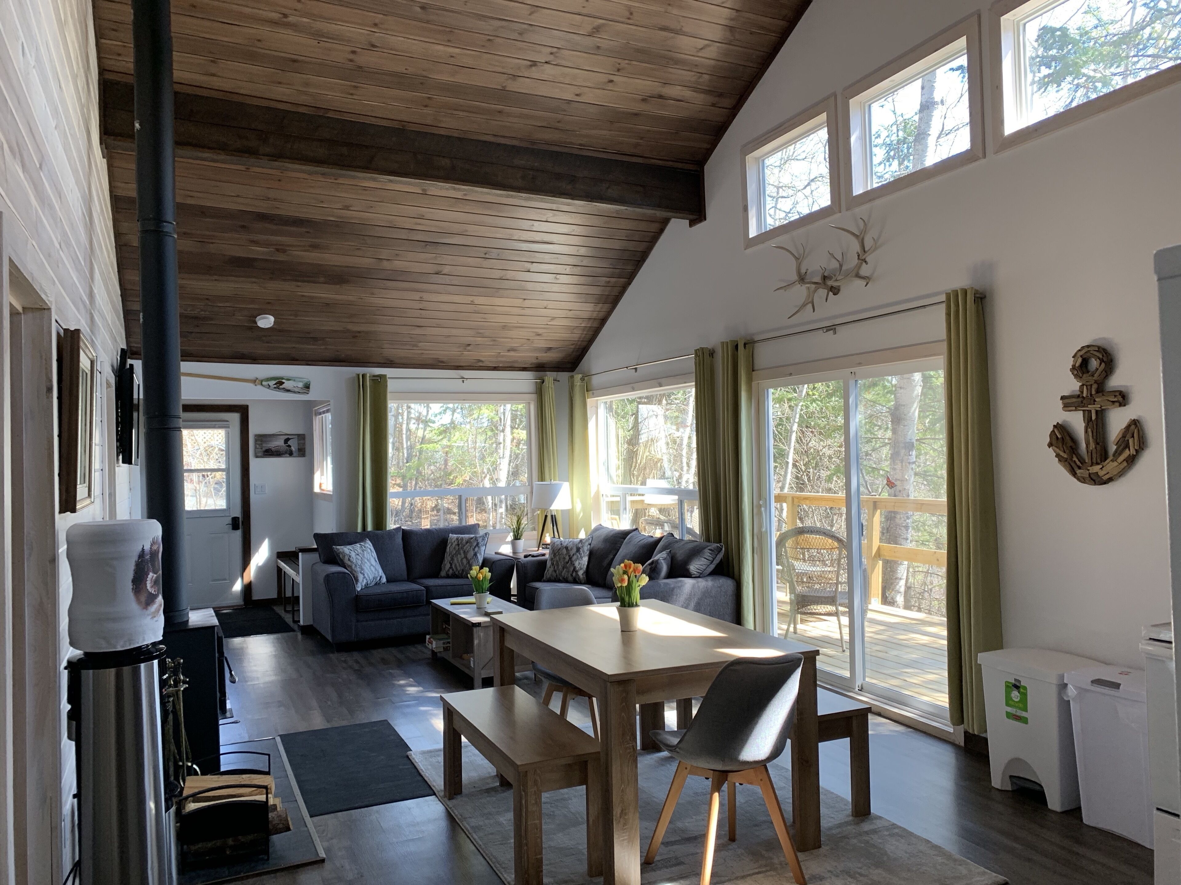 Newly built Lake of the Woods Lakefront Road Access Cabin/Getaway