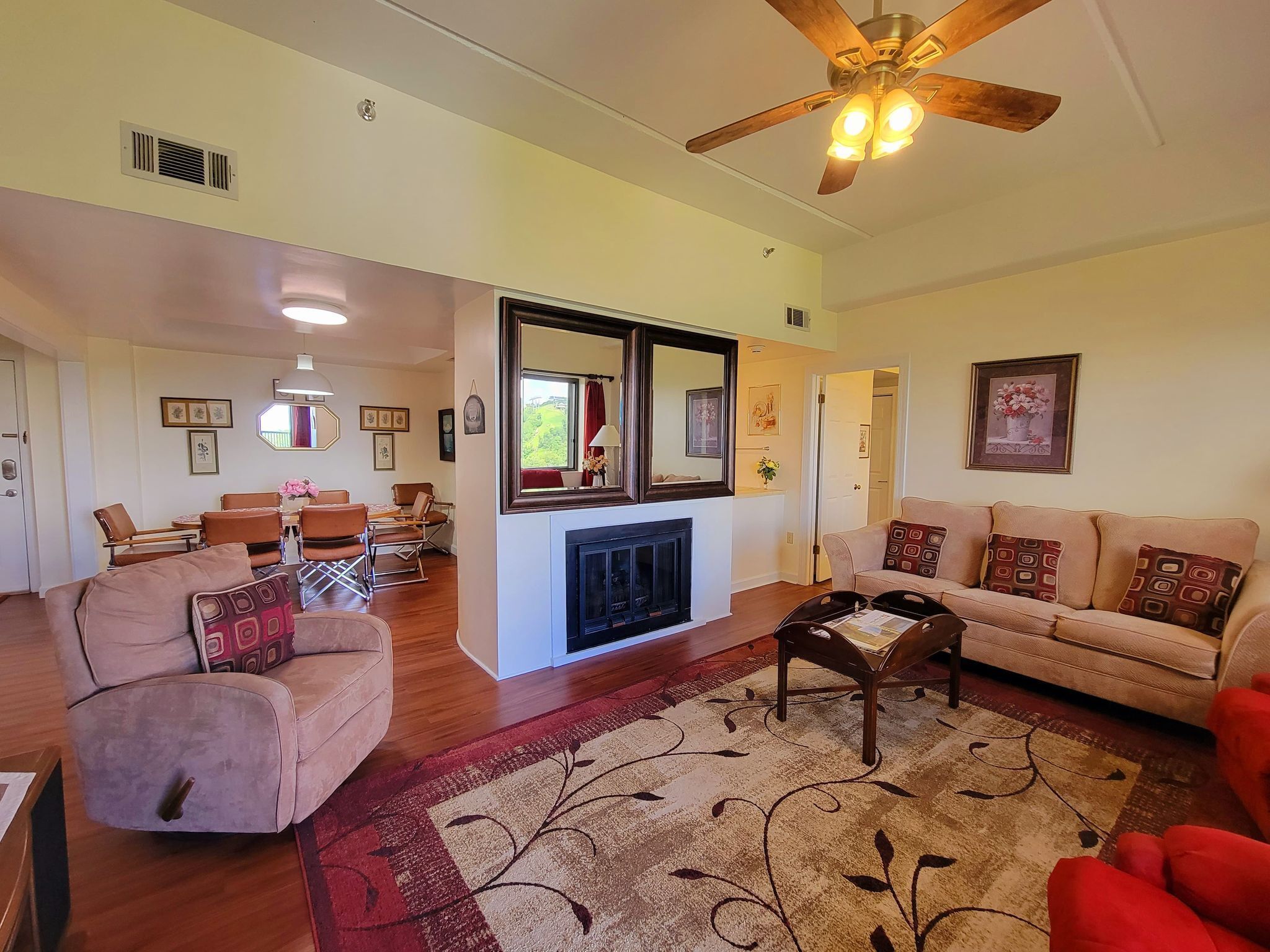 Newly renovated, Gorgeous Condo w/ Pool and Hot Tub Access!