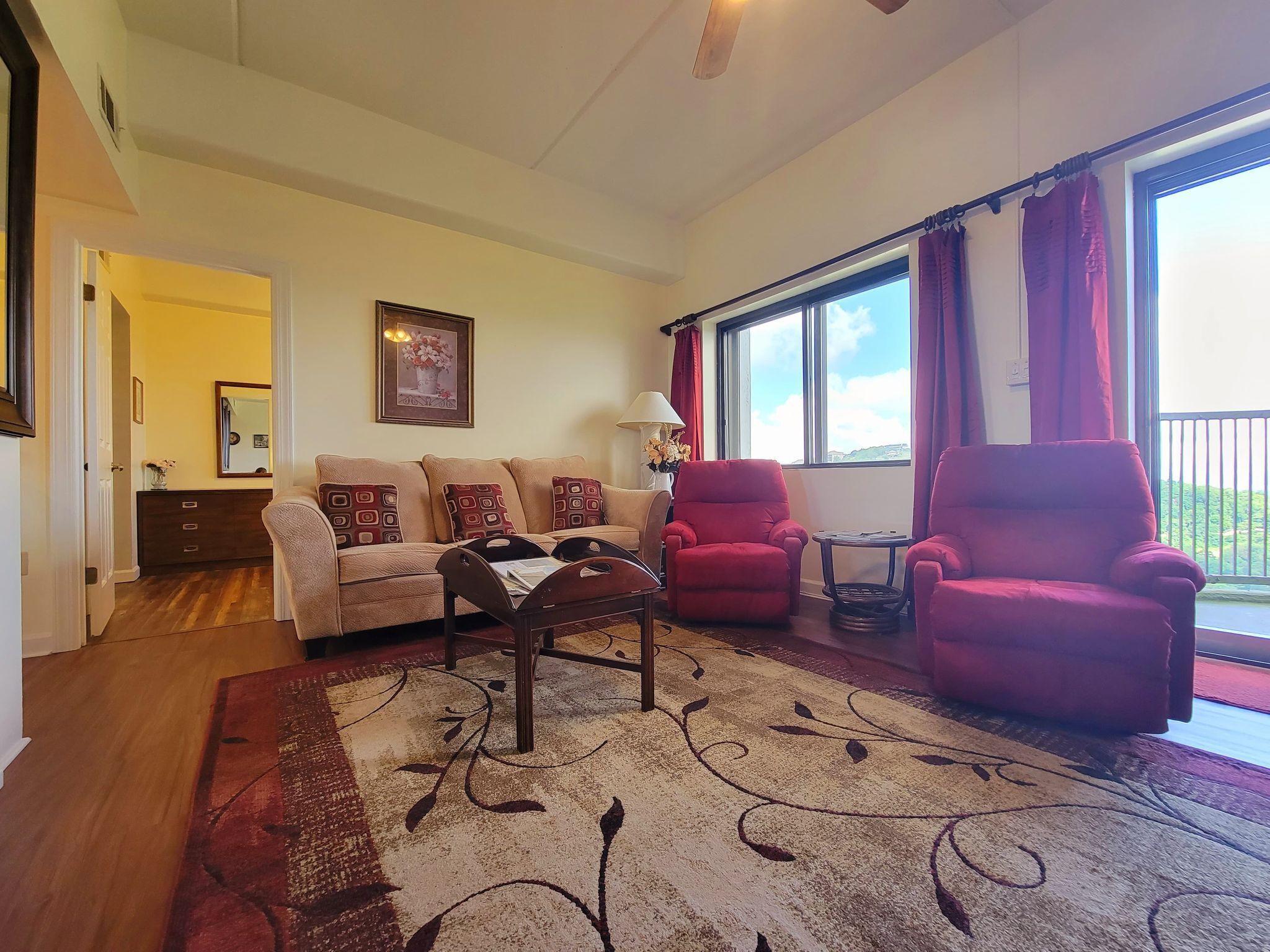 Newly renovated, Gorgeous Condo w/ Pool and Hot Tub Access!