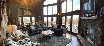 Cabina di lusso w / A / C, vasca idromassaggio, Wi-Fi, calcio balilla, freccette, garage Dbl, vicino Deadwood