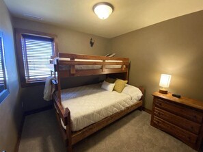 4 bedrooms, free WiFi, bed sheets