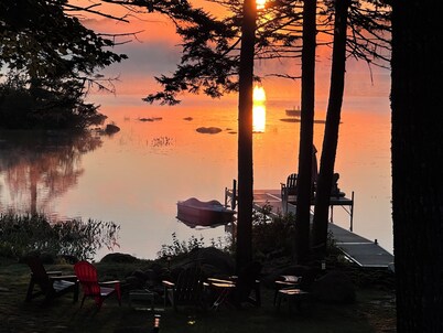 All Season, WATERFRONT, family friendly, 7-bedroom vacation home on Toddy Pond  