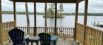 All Season, WATERFRONT, family friendly, 7-bedroom vacation home on Toddy Pond  