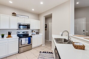 Fridge, microwave, oven, stovetop - Gated Golf Course Luxury ~ Newly Remodeled with Pool, Spa & EV Charger (Mesa)