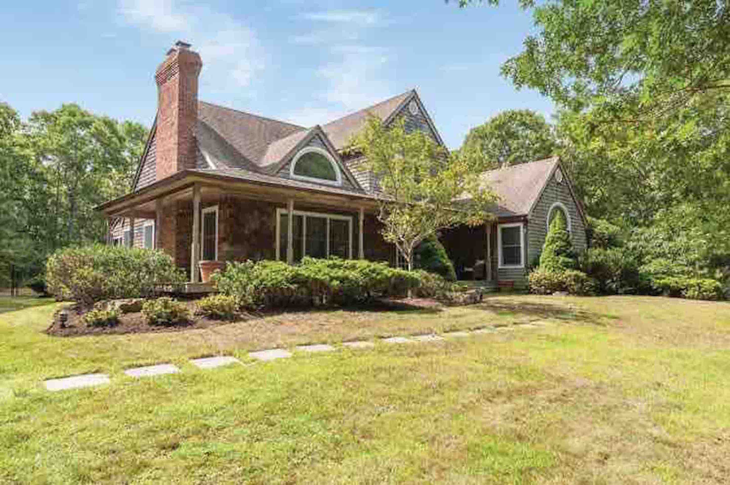 5BR villa, East Hampton, PRICE JUST DEDUCED, weekly rentals available.