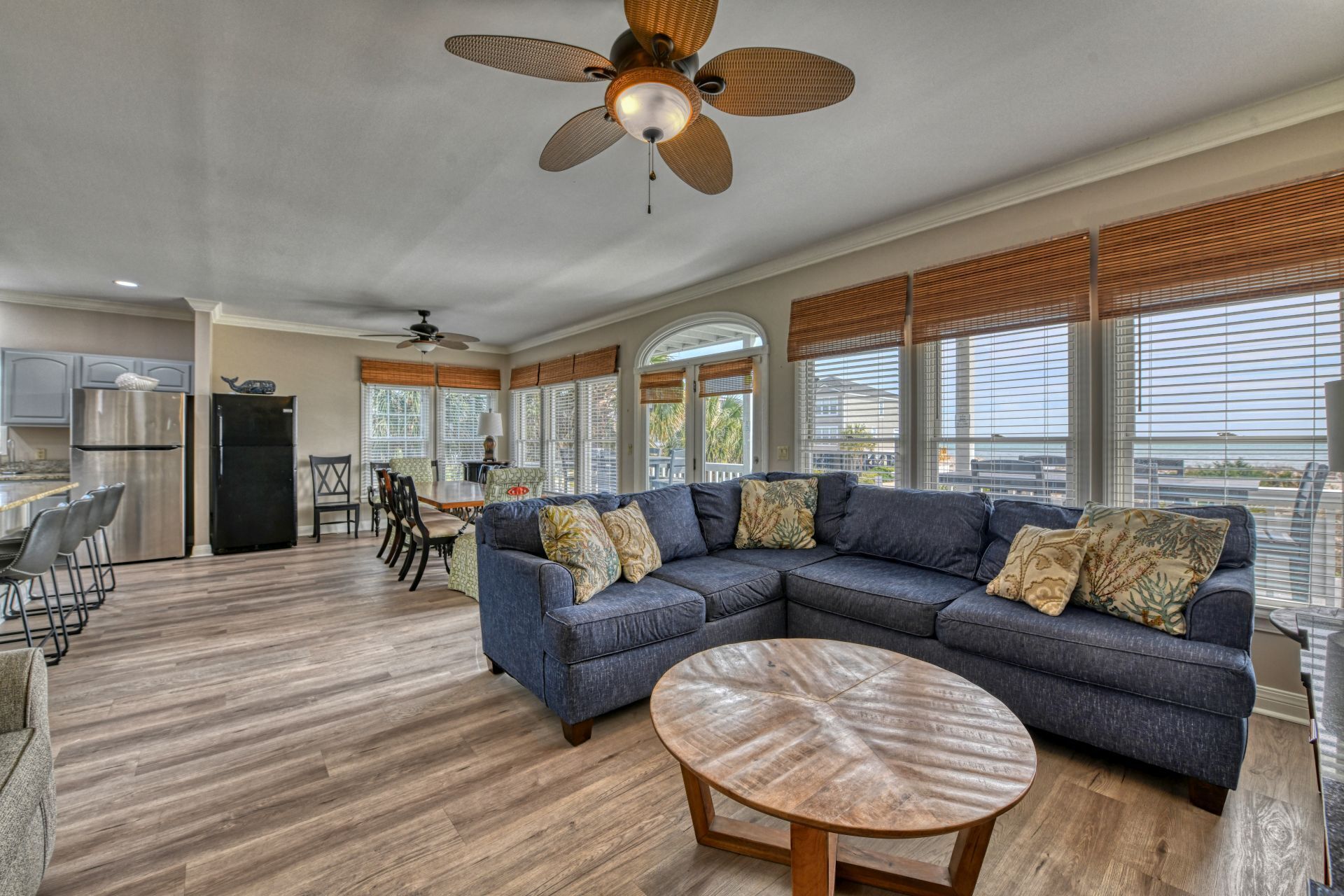 House across street from beach w/unobstructed view