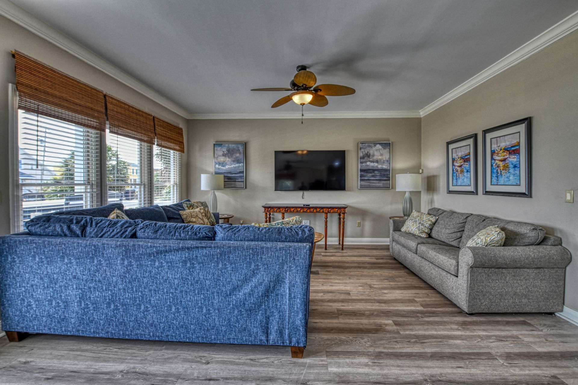 House across street from beach w/unobstructed view