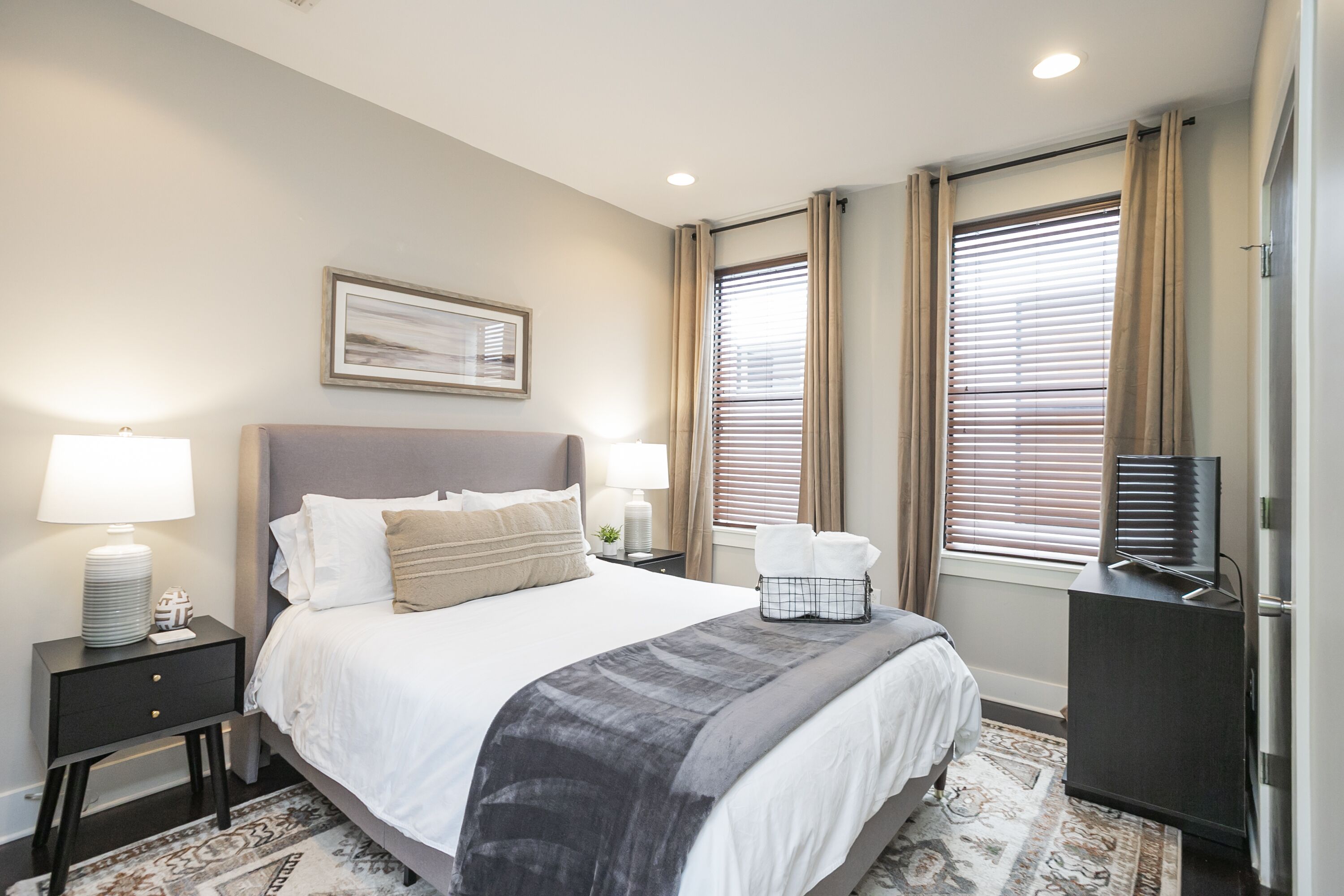 Sit Under the Stars on a Townhouse Roof Deck - 11 mins to Downtown!