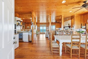 Dining - Seabreeze 4 Pawleys Island Oceanfront W/ Creek dock 6BR/4.5BAS (Pawleys Island)