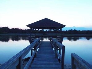 Property grounds - Seabreeze 4 Pawleys Island Oceanfront W/ Creek dock 6BR/4.5BAS (Pawleys Island)