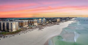 On the beach - Waterscape B228 ~ 1BR Ground Floor ~ Walk Right Out to the Pool!! (Fort Walton Beach)