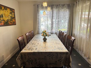 Dining - Sunny Bungalow (Seaside)