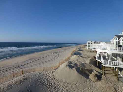 Quiet North Beach Oceanfront Steps to Private Beach 4 Night Min Stays Available