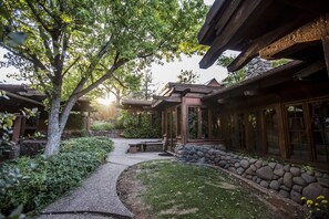 Property grounds - Oasis Retreat Nestled Near World Renown Hiking (Sedona)