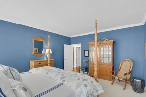 6 bedrooms, desk, iron/ironing board, WiFi - Delightful Sea Island Beach Cottage, Private Pool, Hot Tub & Steps from Beach (Sea Island)