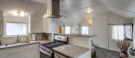 冰箱、微波炉、烤箱、炉灶