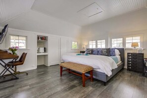 2 bedrooms, iron/ironing board, free WiFi