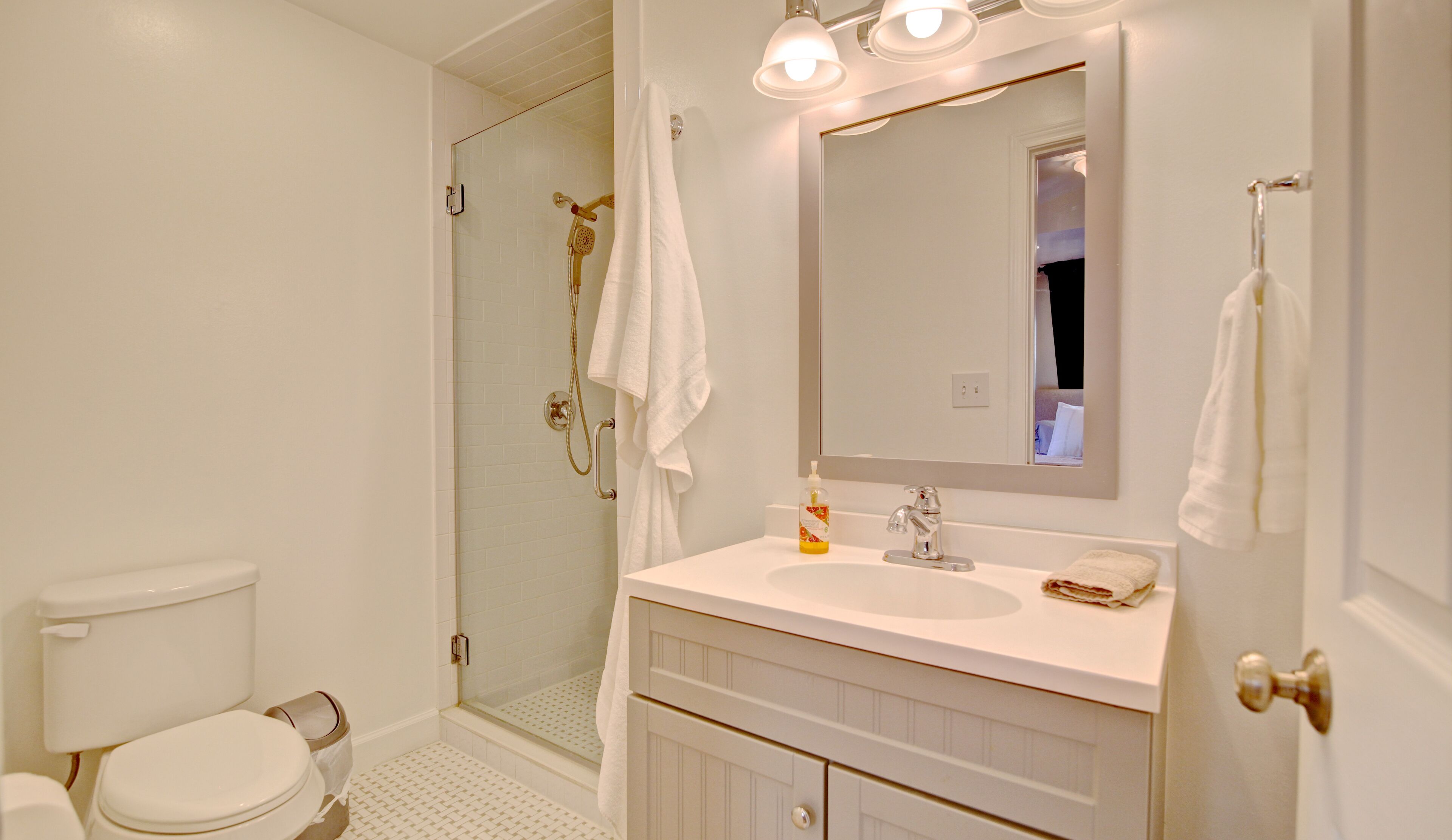 Retreat in The Heights - Cottage Grove bungalow