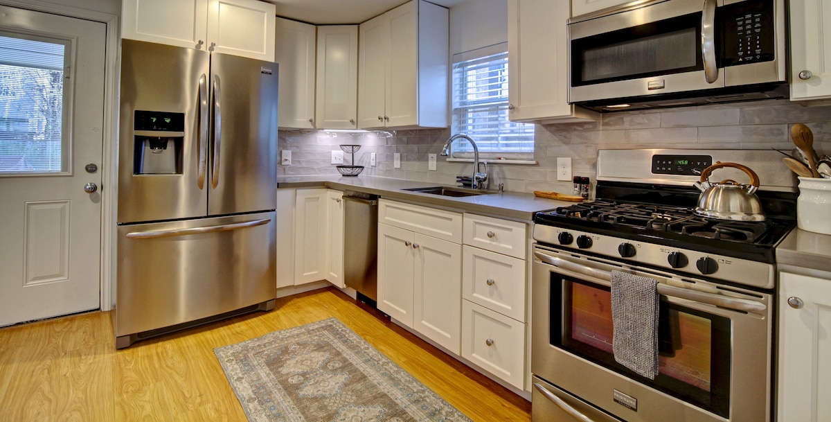 Photo 4 of Retreat in The Heights - Cottage Grove bungalow