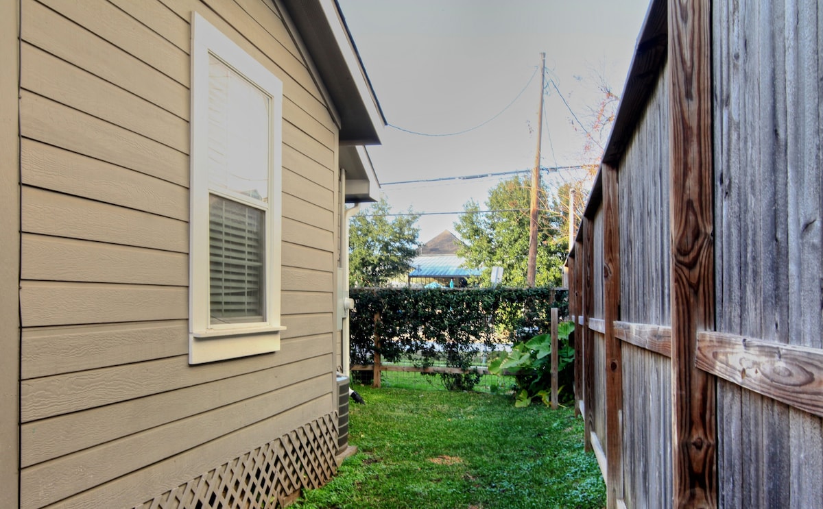 Photo 23 of Retreat in The Heights - Cottage Grove bungalow