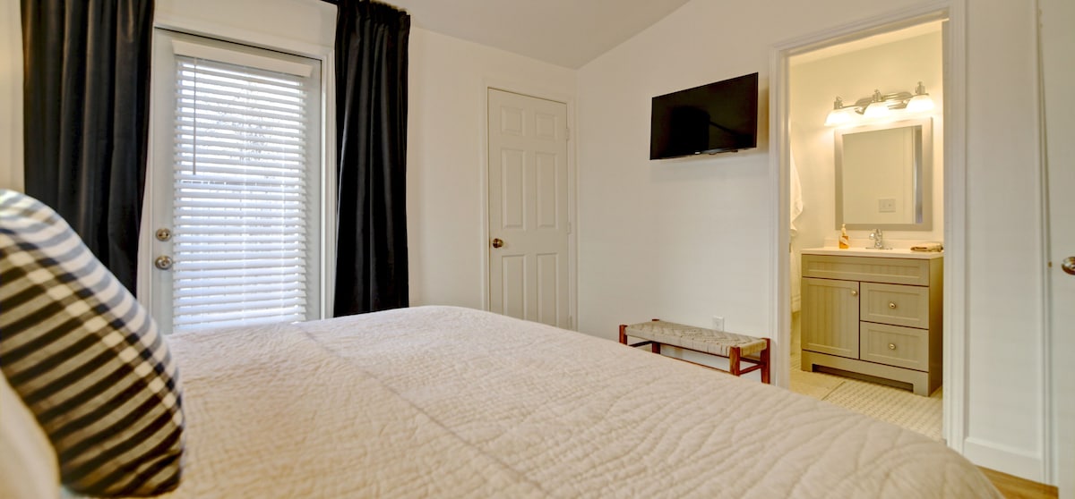 Photo 18 of Retreat in The Heights - Cottage Grove bungalow
