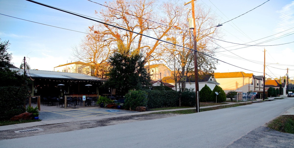 Photo 7 of Retreat in The Heights - Cottage Grove bungalow