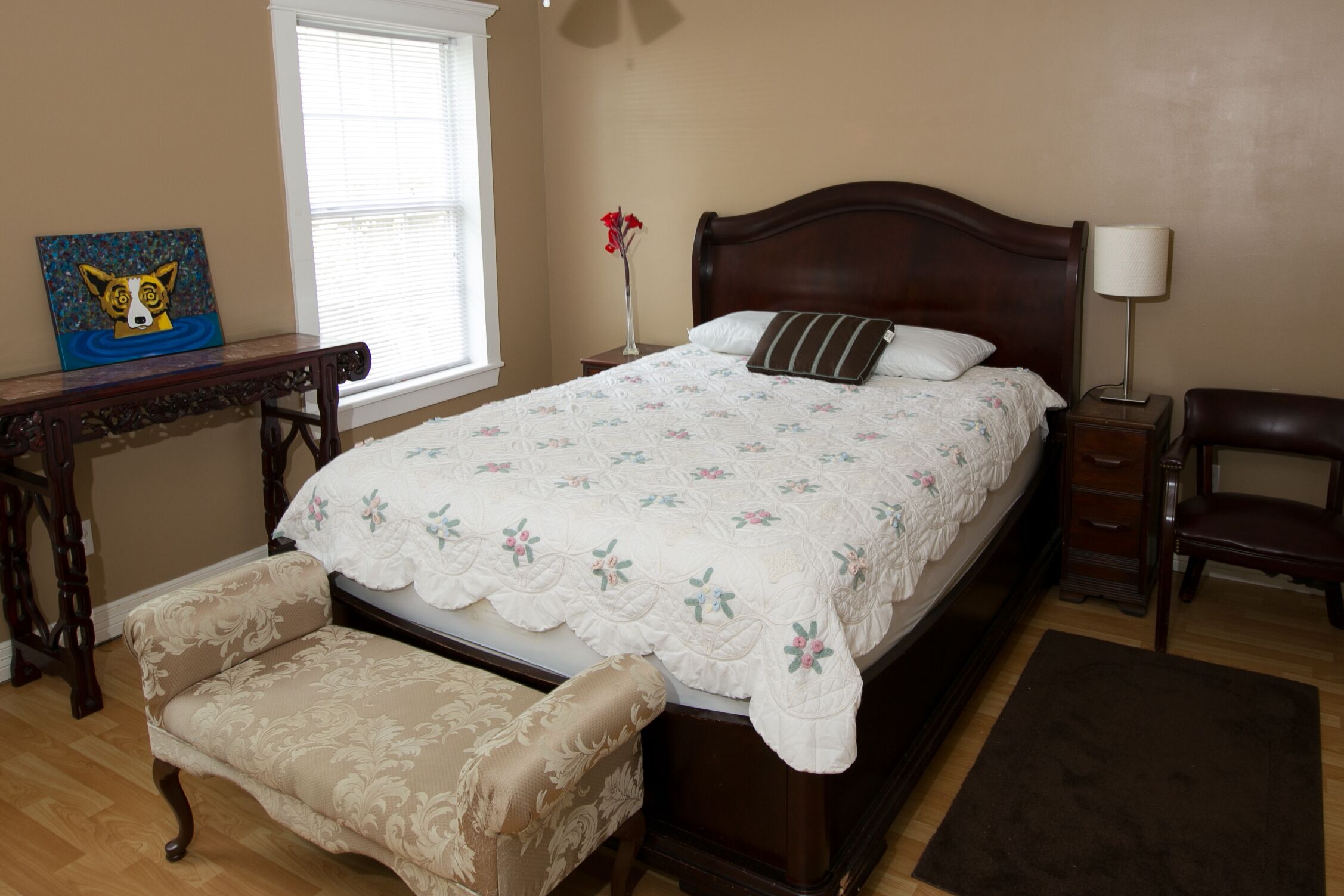 The Cottage is centrally located within the 610 N area neighboring