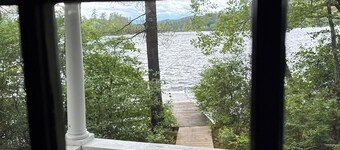 Cozy, lakeside cottage for your family vacation