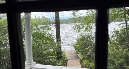 Cozy, lakeside cottage for your family vacation