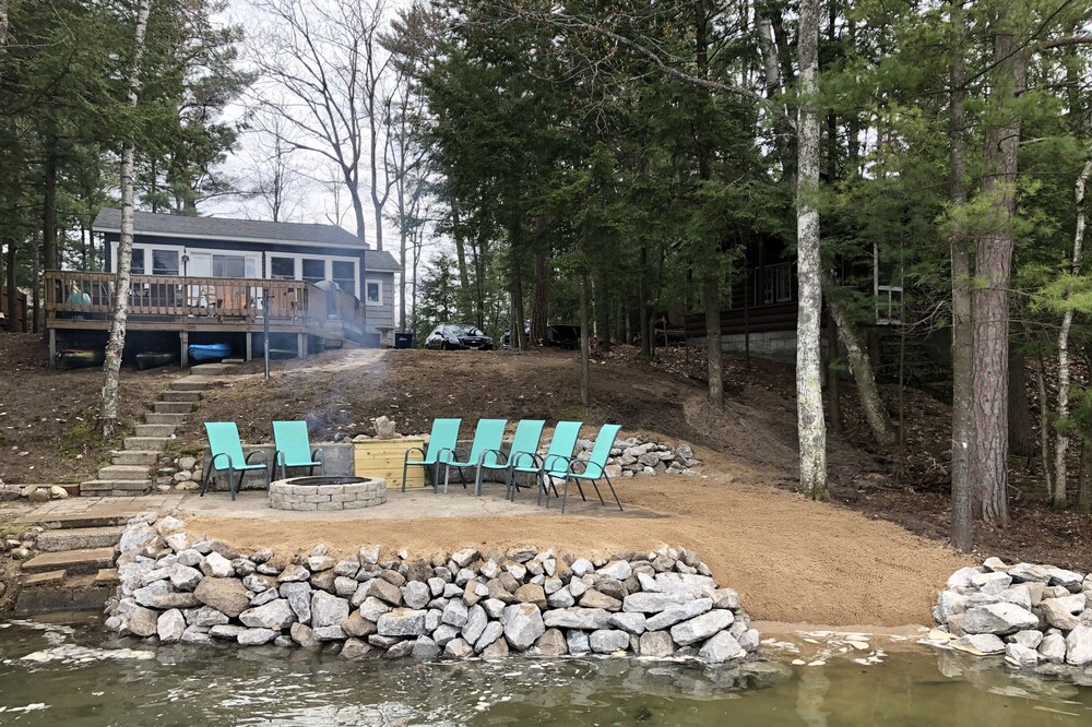 3 Bedroom Lakefront Cottage - Completely Remodeled, 60 feet of frontage