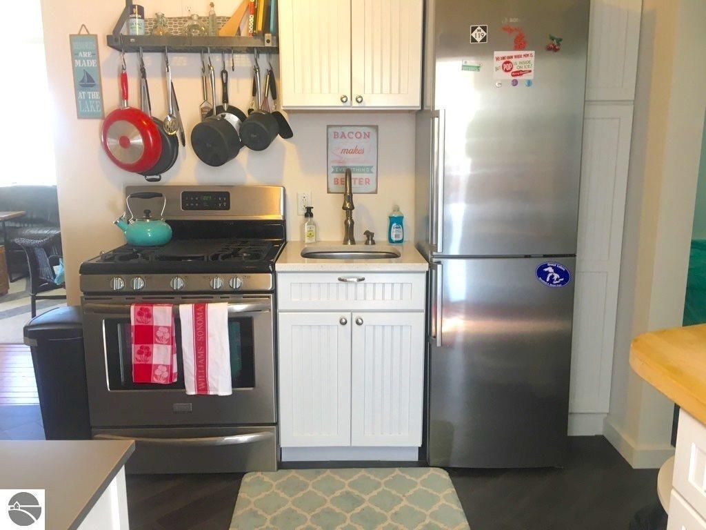 3 Bedroom Lakefront Cottage - Completely Remodeled, 60 feet of frontage