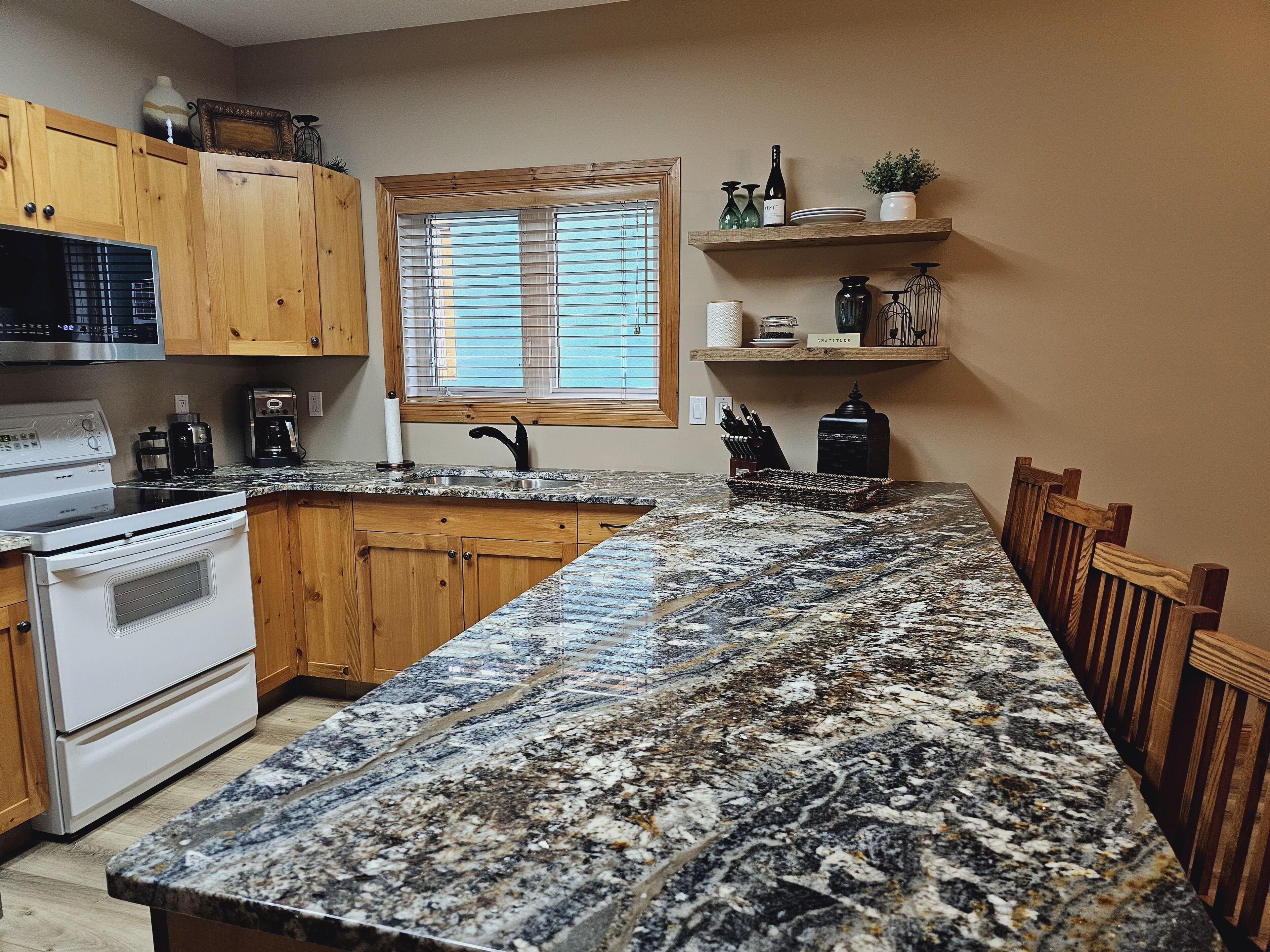 Rest and relaxation at it's best - Luxury Condo with Loft