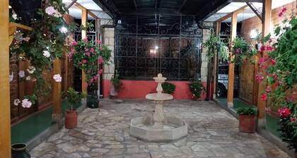 LA VERBENA:FAMILY AND FRIENDS VACATION COLONIAL HOME