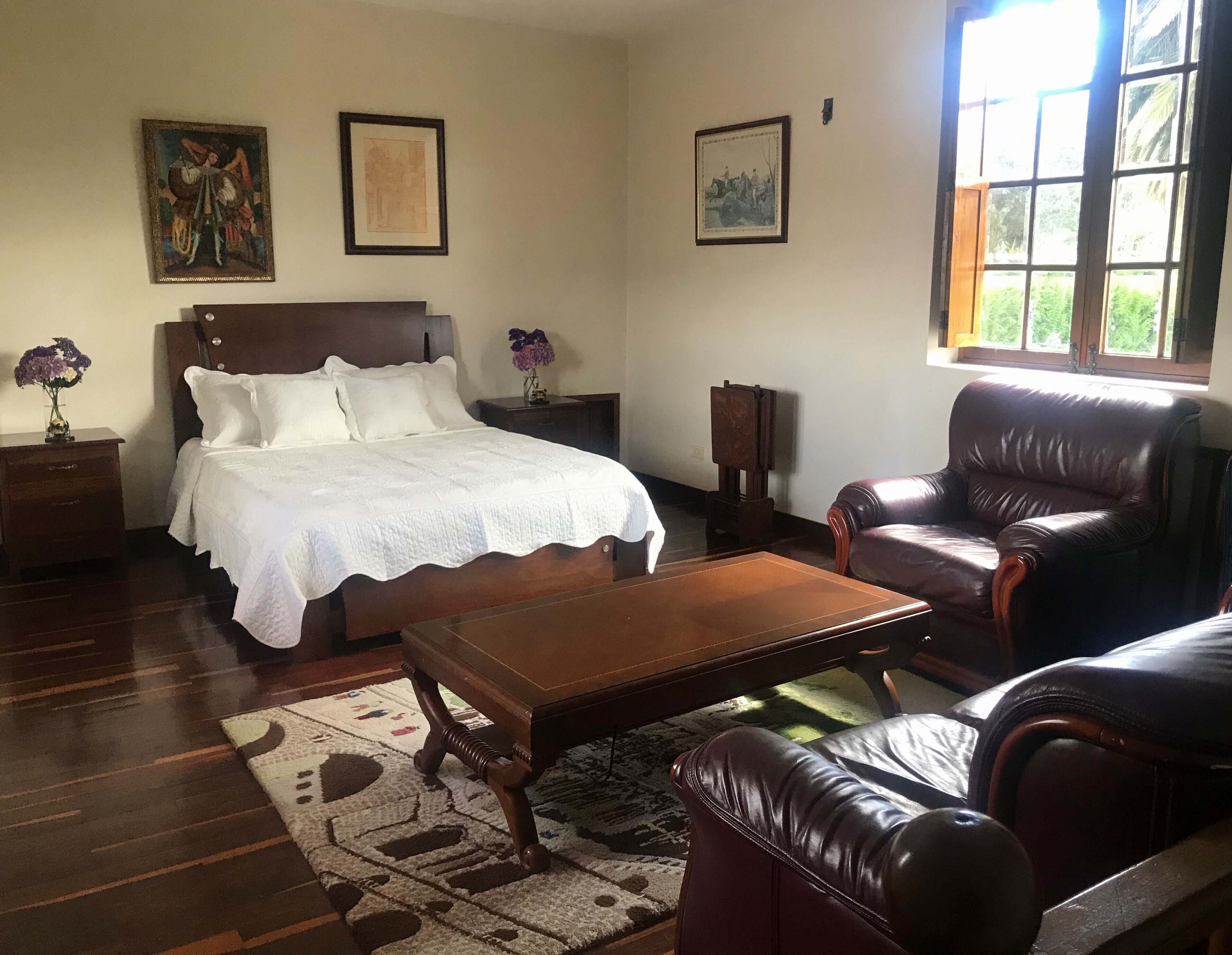 4 bedrooms, desk, WiFi (free), bed sheets