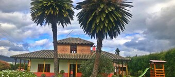 LA VERBENA:FAMILY AND FRIENDS VACATION COLONIAL HOME