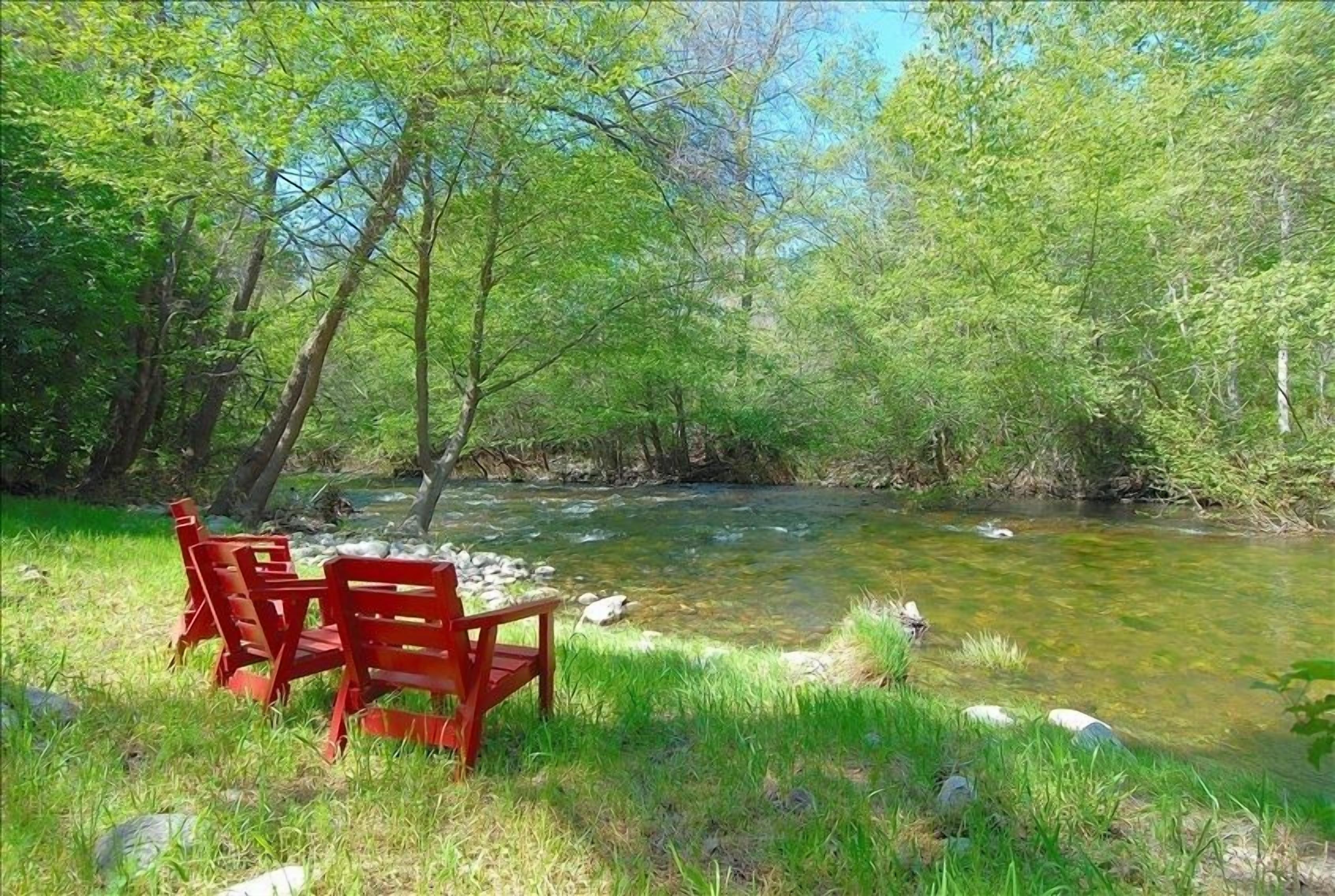 A Romantic Riverfront Retreat