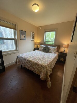 2 bedrooms, memory-foam beds, iron/ironing board, free WiFi