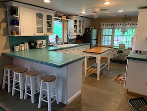 Fridge, microwave, oven, stovetop - A Rustic Retreat at Wolf Hollow Farm (Andes)