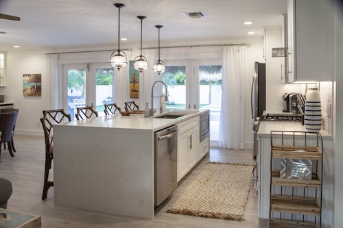 High End, Head to Toe Renovation home with Pool & Hot tub