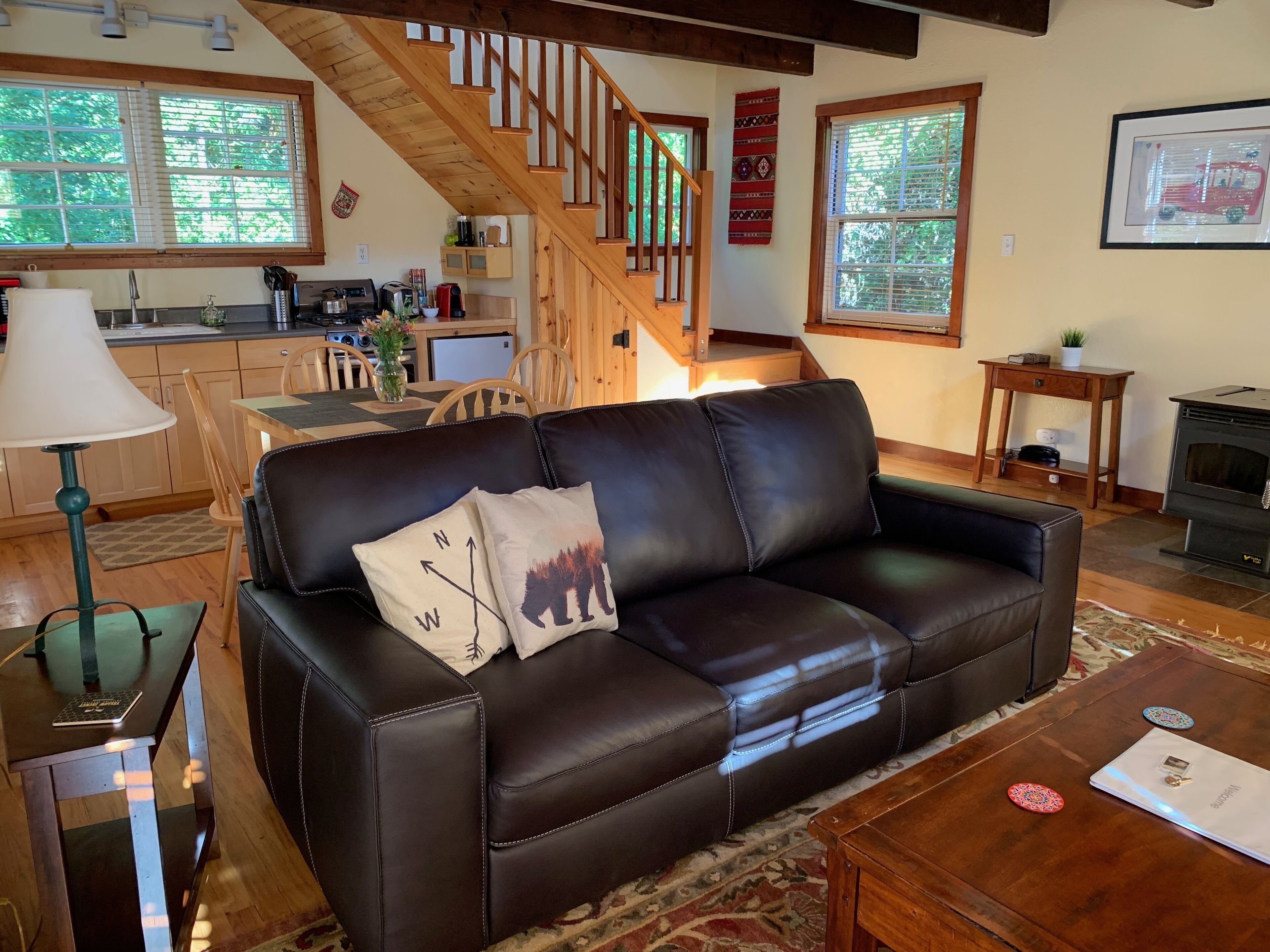 Quiet Cottage on 5 Acres Minutes From Mendocino and Ocean