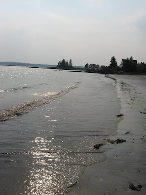 Chaises longues, serviettes de plage