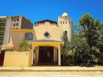 Villa De Vientos: Artistically Designed Private 4BR/BA Villa