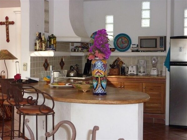 Coffee/tea maker, fridge, microwave, oven