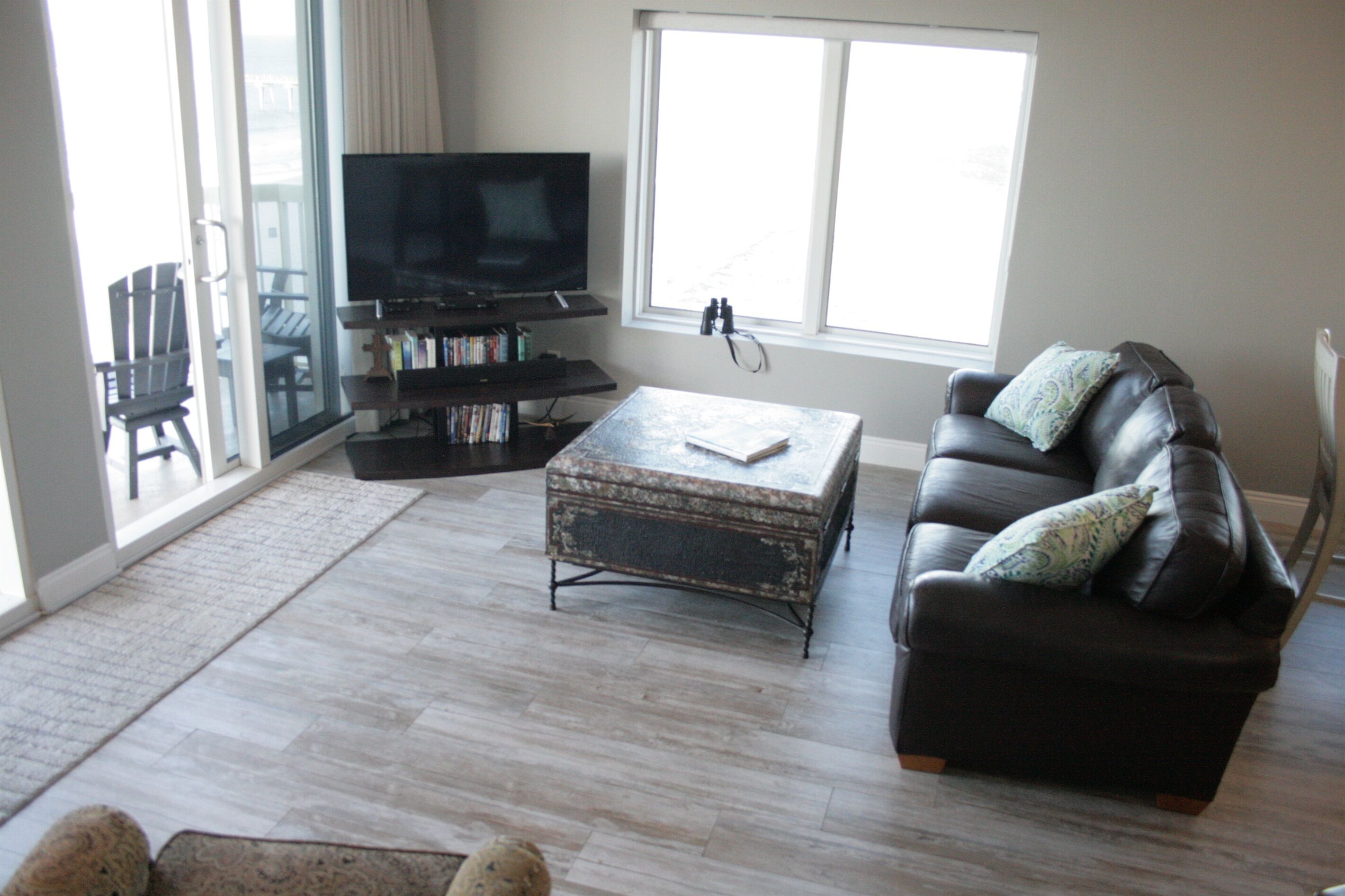 Calypso 5th Floor Corner Unit with Private Reserved Parking and Beach Service