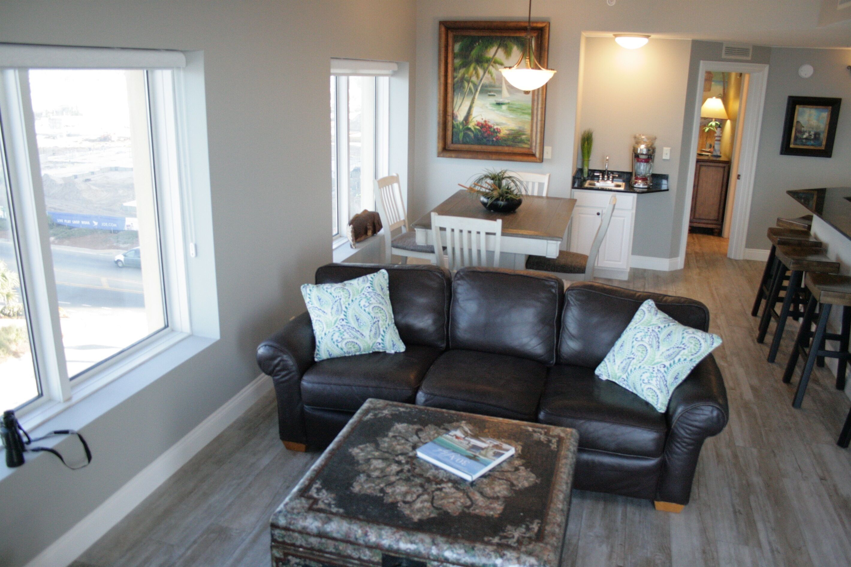 Calypso 5th Floor Corner Unit with Private Reserved Parking and Beach Service